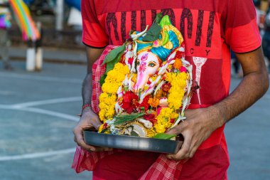 Kolkata Babughat Batı Bengal Hindistan 'da Ganesh idol bisarjan