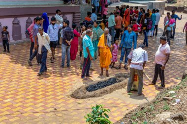 14 Nisan 2025, Batı Bengal Hindistan, Batı Bengal Hindistan Halk Festivali. Takipçiler Gajan Festivali 'ni coşkuyla kutluyorlar. Bir hafta süren Hindu Festivali.