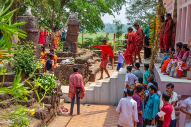 14 Nisan 2025, Batı Bengal Hindistan, Batı Bengal Hindistan Halk Festivali. Takipçiler Gajan Festivali 'ni coşkuyla kutluyorlar. Bir hafta süren Hindu Festivali.