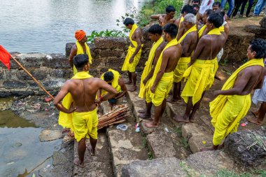 14 Nisan 2025, Batı Bengal Hindistan, Batı Bengal Hindistan Halk Festivali. Takipçiler Gajan Festivali 'ni coşkuyla kutluyorlar. Bir hafta süren Hindu Festivali.