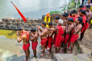 14 Nisan 2025, Batı Bengal Hindistan, Batı Bengal Hindistan Halk Festivali. Takipçiler Gajan Festivali 'ni coşkuyla kutluyorlar. Bir hafta süren Hindu Festivali.