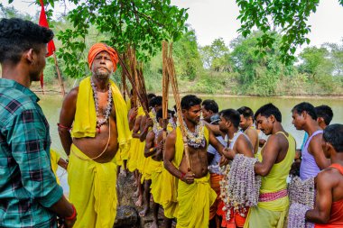 14 Nisan 2025, Batı Bengal Hindistan, Batı Bengal Hindistan Halk Festivali. Takipçiler Gajan Festivali 'ni coşkuyla kutluyorlar. Bir hafta süren Hindu Festivali.