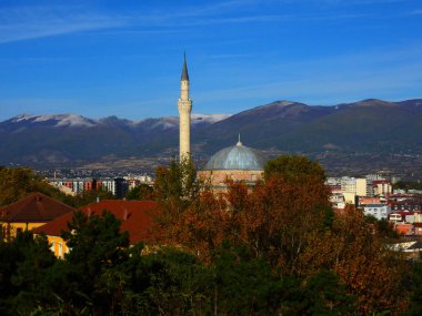 Makedonya 'nın başkenti Üsküp' teki bir cami kulesinin fotoğrafı