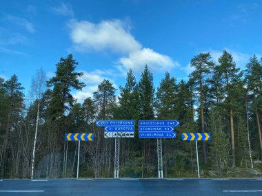 İsveç ve Norveç 'in en büyük iki ülkesi Scandiavias' ta yaz kışa karşı.