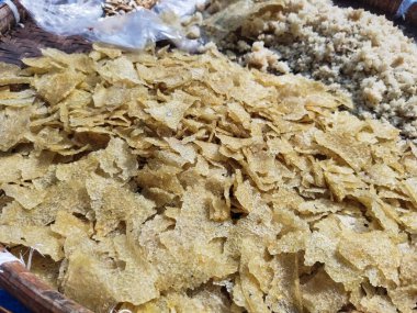 Tatlı olarak kurutulmuş hindistan cevizi.