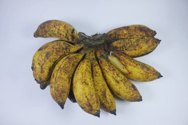 İzole edilmiş muz meyvesi fotoğrafı. Sarı ve birçok faydası var..