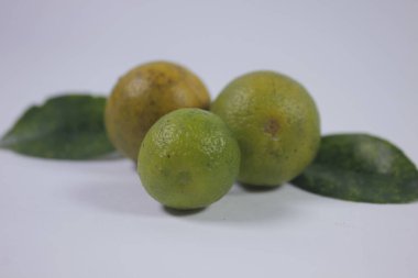 Portakallar, vücudun metabolizmasına iyi gelen bol miktarda C vitamini içerir.