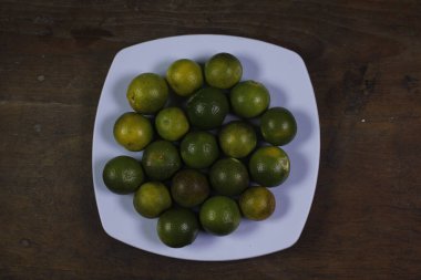 Portakallar, vücudun metabolizmasına iyi gelen bol miktarda C vitamini içerir.