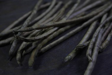 dap fasulyesi, landes fasulyesi, inek bezelyesi, otok fasulyesi veya tolo fasulyesi..