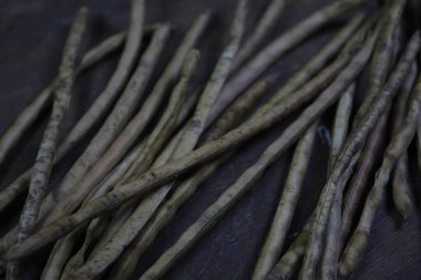 dap fasulyesi, landes fasulyesi, inek bezelyesi, otok fasulyesi veya tolo fasulyesi..