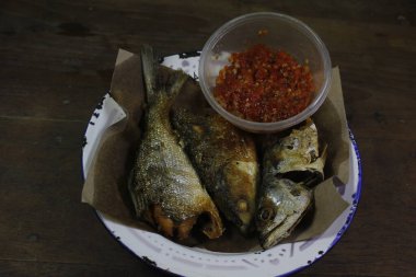 Süt balığı Endonezya halkı için lezzetli bir meze.