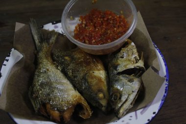 Süt balığı Endonezya halkı için lezzetli bir meze.