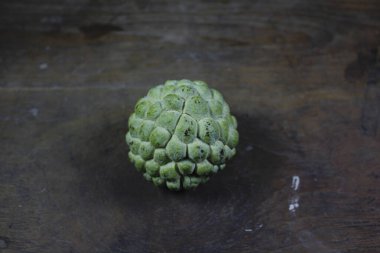 Srikaya meyve yaprakları kolesterolün azaltılması için geleneksel bir ilaç olabilir.