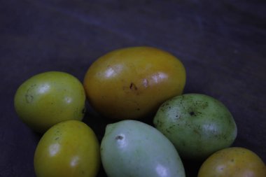 Domatesler doğrudan yenebilir ya da önce pişirilebilir.