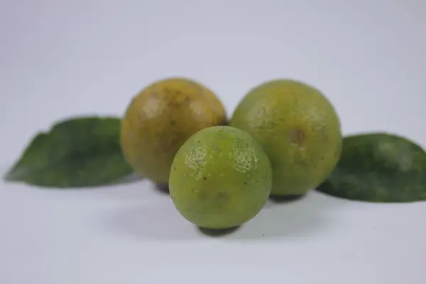 Portakallar, vücudun metabolizmasına iyi gelen bol miktarda C vitamini içerir.