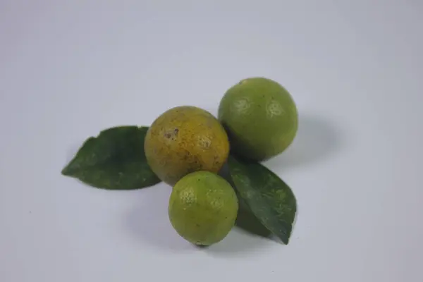 Portakallar, vücudun metabolizmasına iyi gelen bol miktarda C vitamini içerir.