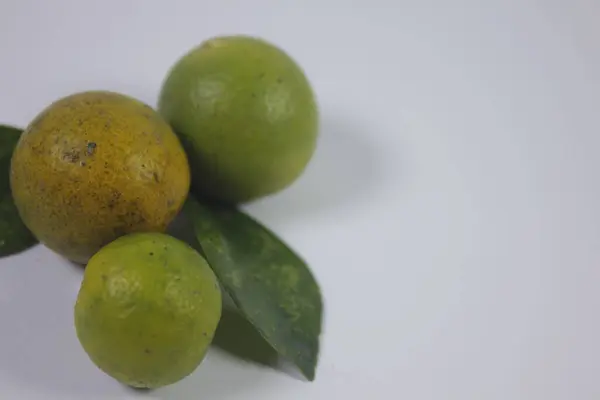 Portakallar, vücudun metabolizmasına iyi gelen bol miktarda C vitamini içerir.