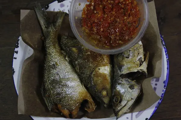 Süt balığı Endonezya halkı için lezzetli bir meze.