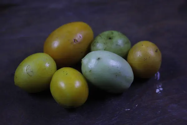 Domatesler doğrudan yenebilir ya da önce pişirilebilir.