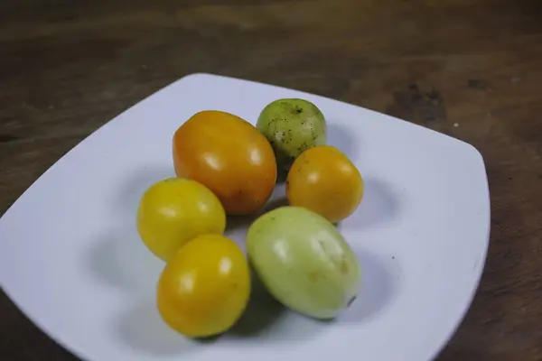 Domatesler doğrudan yenebilir ya da önce pişirilebilir.