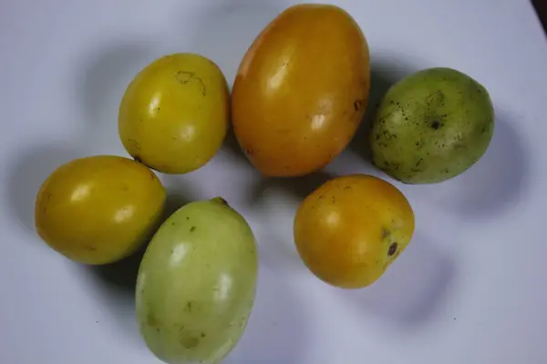 Domatesler doğrudan yenebilir ya da önce pişirilebilir.