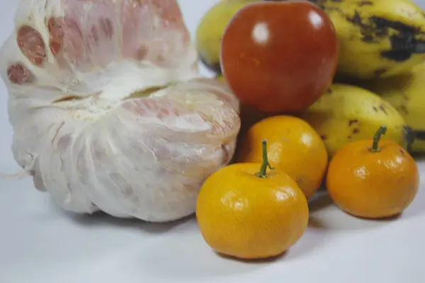 Meyve bol miktarda lif ve vitamin içerir.