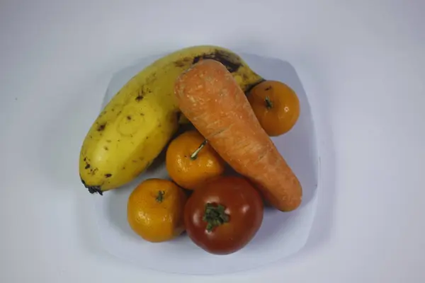 Meyve bol miktarda lif ve vitamin içerir.