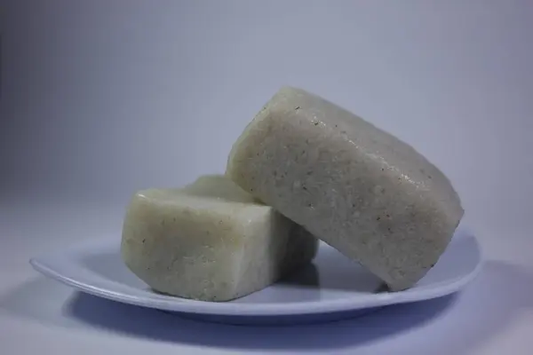 Geleneksel özel yiyecekler Endonezya 'nın Java adasından gelmektedir.