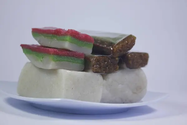 Geleneksel özel yiyecekler Endonezya 'nın Java adasından gelmektedir.