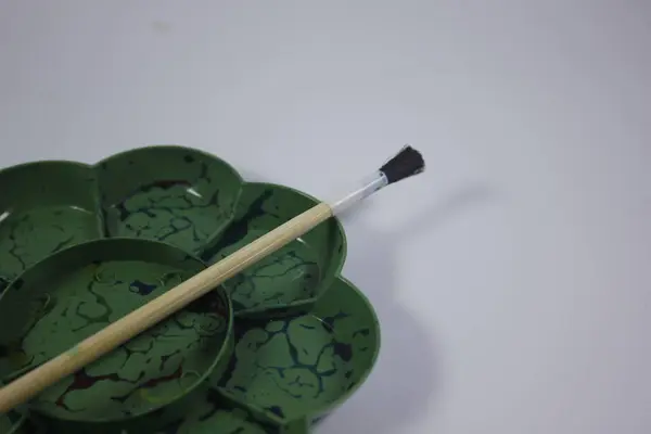 Boyamadan önce renkleri koymak için renk paleti