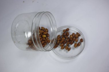 Kızarmış fıstık çıtır çıtır ve lezzetli olur..