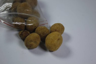 Yumurta fındıkları kızarmış yumurta ve un karışımı ile yapılır.