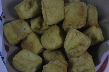 Kızarmış tofu, Endonezyalılar tarafından sık sık yenen bir mezedir..