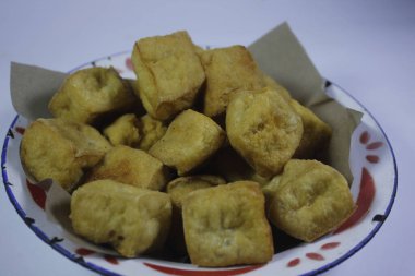 Kızarmış tofu, Endonezyalılar tarafından sık sık yenen bir mezedir..