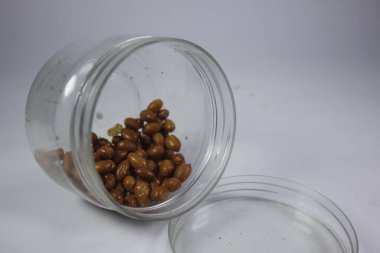 Kızarmış fıstık çıtır çıtır ve lezzetli olur..