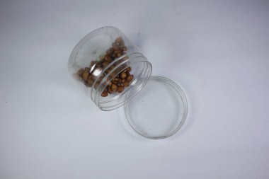 Kızarmış fıstık çıtır çıtır ve lezzetli olur..