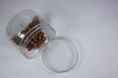 Kızarmış fıstık çıtır çıtır ve lezzetli olur..