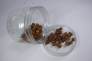 Kızarmış fıstık çıtır çıtır ve lezzetli olur..