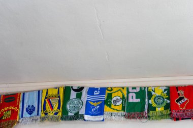 MonteJuntos, Alentejo, Portekiz. 16 Haziran 2024. Sporting CP, Vitoria Setubal, Portekiz milli takımı ve Olhanense 'den oluşan canlı bir futbol eşarbı koleksiyonu..