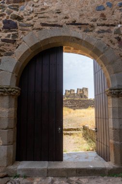 Terena, Alentejo, Portugal. 16 de Junho de 2024. Beautiful Terena Castle in Alentejo, Portugal, under clear blue skies, showcasing medieval charm and historic allure. clipart