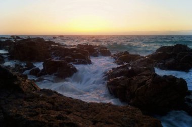 Sahilde güzel bir gün batımı