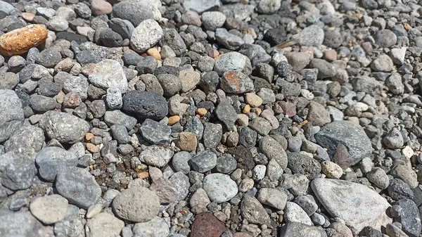 İnşaat malzemelerinin bir karışımı olarak genellikle orta büyüklükteki taşların bir koleksiyonu kullanılır.