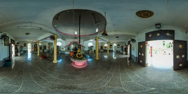 Shiv Kalyan Vath Mandir 'in 360 panoraması Mauritius Grand Baie' de canlı renkli bir Tamil tapınağıdır.