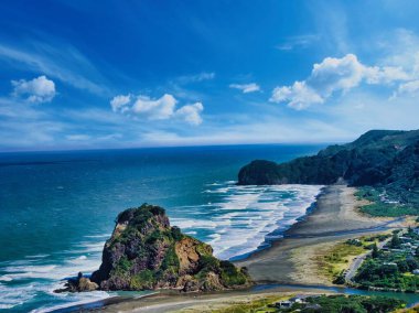 Lion Rock, Piha Sahili.