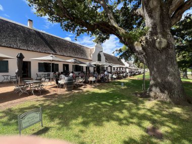 Cape Town, Güney Afrika - 7 Şubat 2025: Ünlü Groot Constantia Birçok Hollanda Burnu tarzı restoran