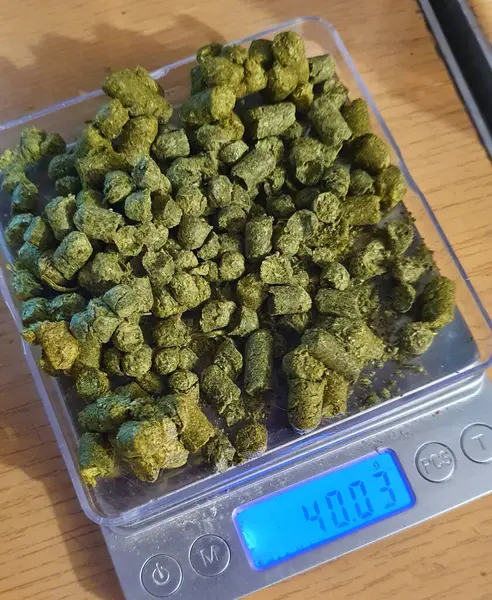 Evde bira pişirirken tartıları tartmak.. 