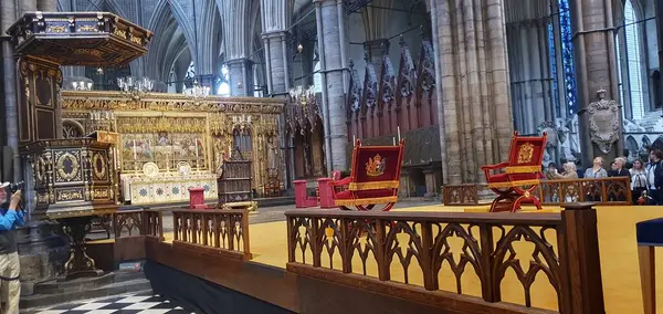 3. Charles 'ın taç giyme töreninin yapıldığı sandalyeler 6 Mayıs 2023