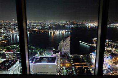 Yokohama 'nın otelden gece görüşü.