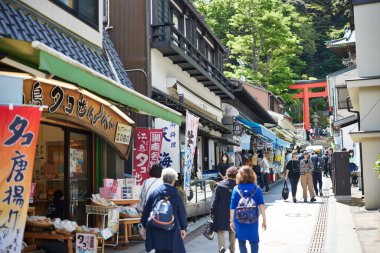 Enoshima 'da Benaiten Nakamise Caddesi.