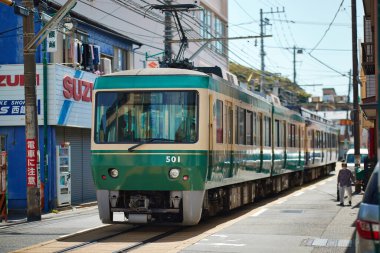 Kamakura Japonya 'da öğleden sonra treni